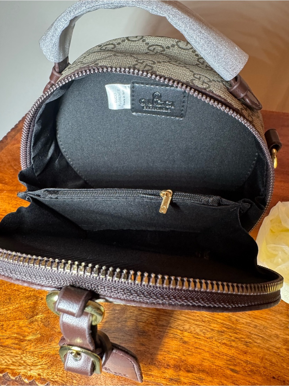 Round Mini Crossbody Bag; No Brand - Picture 12 of 13